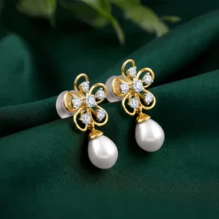 Anushka Sharma Gold Anthos Shine Lab Grown Diamond Earrings