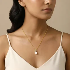 Anushka Sharma Gold Preziosa Lab Grown Diamond Pendant
