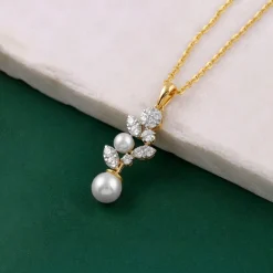 Anushka Sharma Gold Zoya Lab Grown Diamond Pendant
