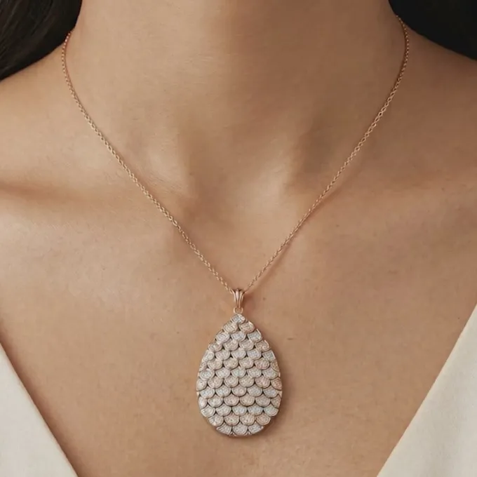 Dual Tone Oval Reef Silver Pendant With Link Chain