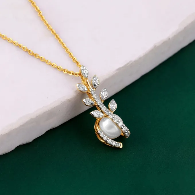 Gold Arohi Lab Grown Diamond Pendant