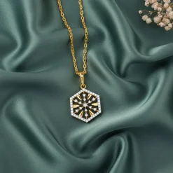 Gold Aurum Edge Lab Grown Diamond Pendant