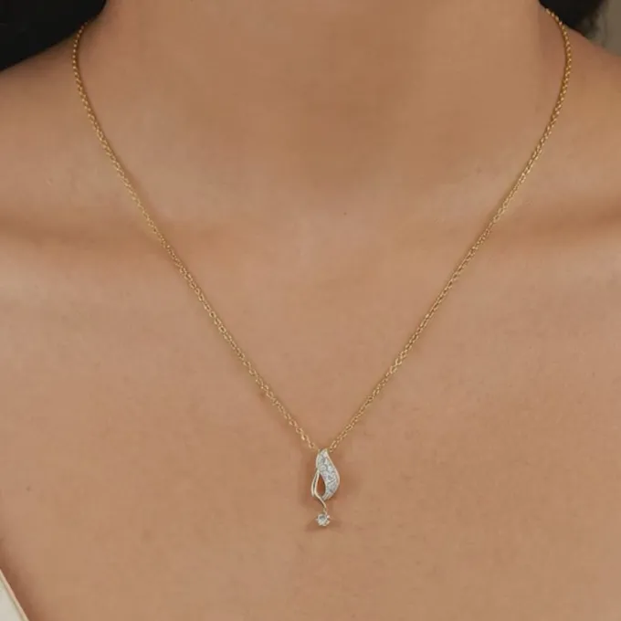 Gold Curvefall Lab Grown Diamond Pendant