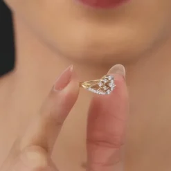 Gold Graceful Wave Diamond Ring