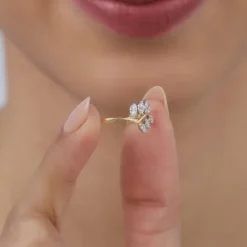 Gold Shimmery Petals Diamond Ring