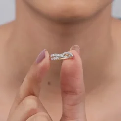 Gold Shining Twist Lab Grown Diamond Ring