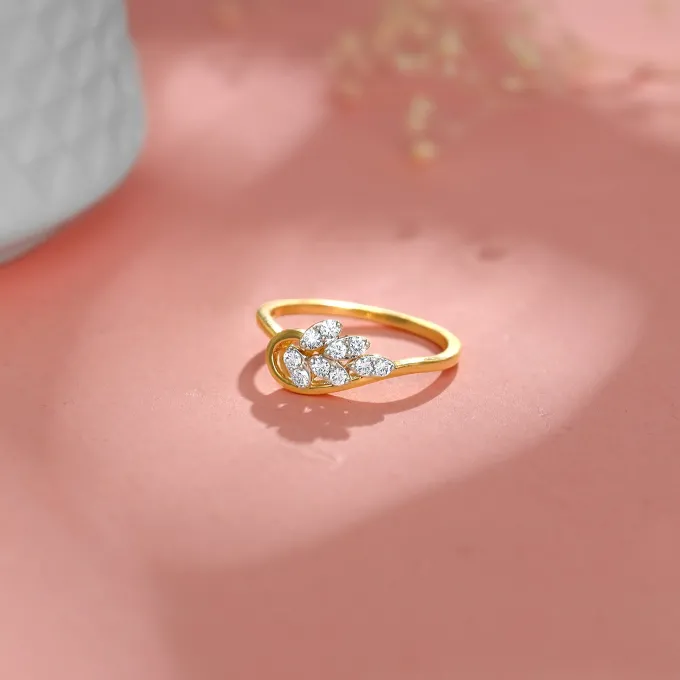 Gold Sparkling Leaf Diamond Ring