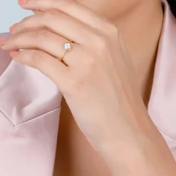 Gold Splendid Embrace Diamond Ring