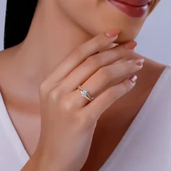 Gold Vanki Twist Diamond Ring
