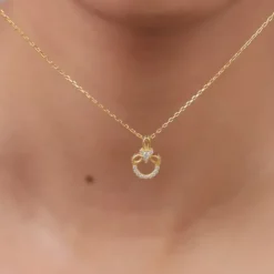 Golden Adoring Floral Pendant With Link Chain