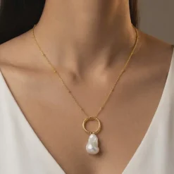 Golden Ava Pearl Pendant With Link Chain