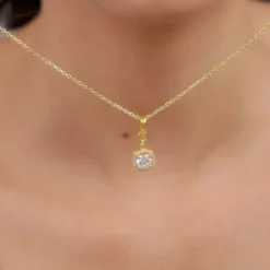 Golden Classy Solitaire Pendant With Link Chain