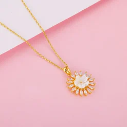 Golden Daisy Affair Pendant with Link Chain