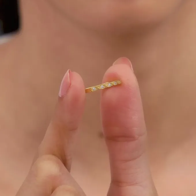 Golden Elegant Twist Ring