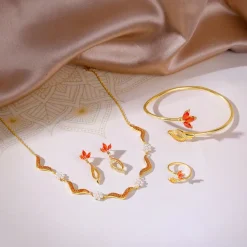Golden Isis Set of 4