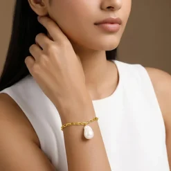 Golden Katharine Pearl Bracelet