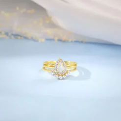 Golden Sunbeam Teardrop Ring