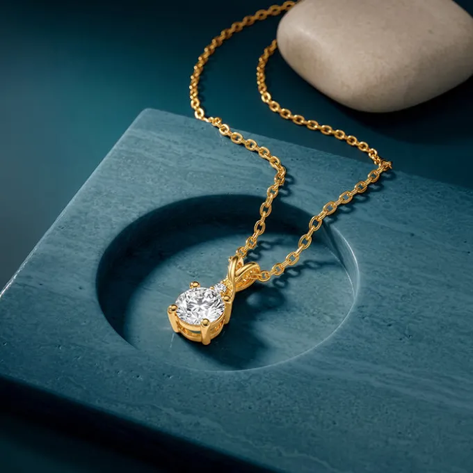 Golden Velvet Radiance Pendant with Link Chain