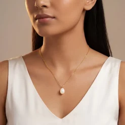 Golden Zooey Pearl Necklace