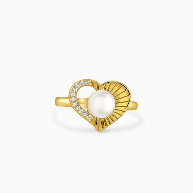 Kriti Sanon Golden Pearl Pulse Heart Ring