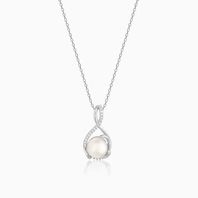 Kriti Sanon Silver Loop Pearl Pendant With Link Chain