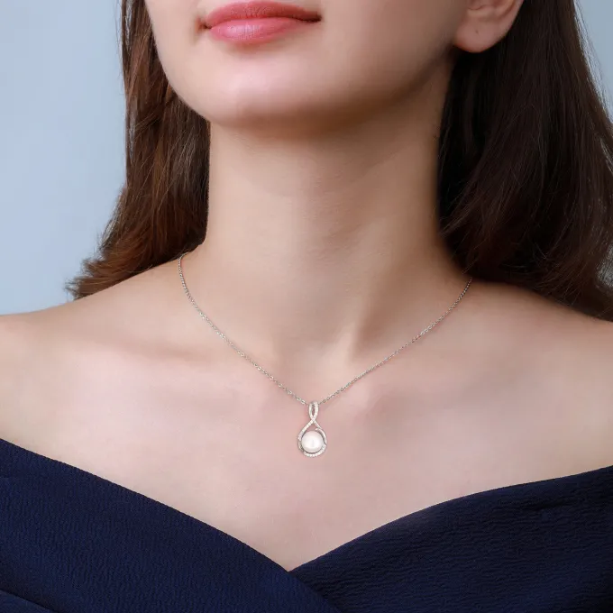 Kriti Sanon Silver Loop Pearl Pendant With Link Chain