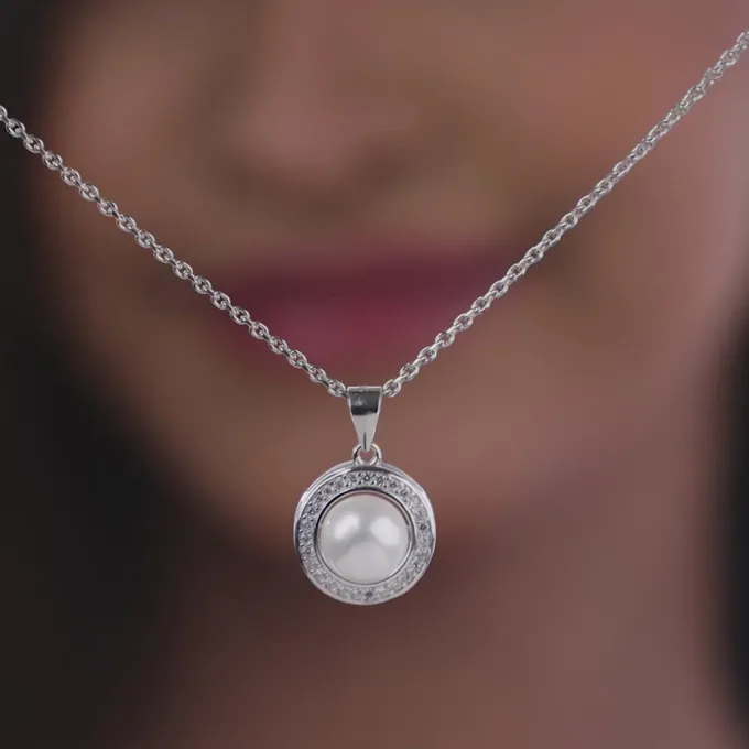 Kriti Sanon Silver Pearl Pendant with Link Chain