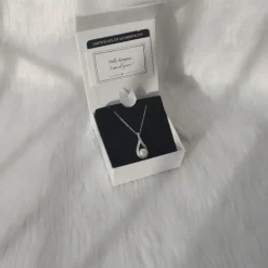 Kriti Sanon Silver Tear Drop Pearl Pendant With Link Chain