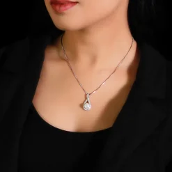 Kriti Sanon Silver Tear Drop Pearl Pendant With Link Chain