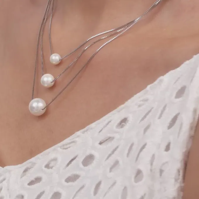 Kriti Sanon Silver Triple Layer Pearl Necklace With Link Chain