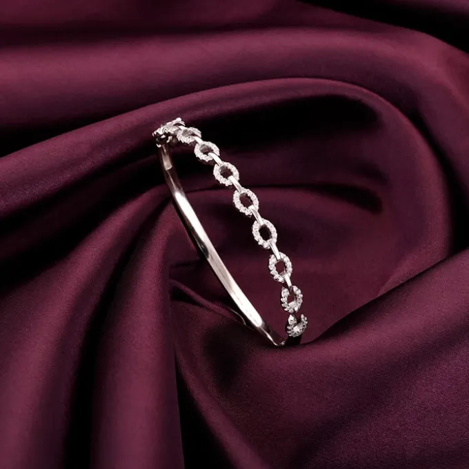 Kriti Sanon Silver Zircon Whirl Bracelet