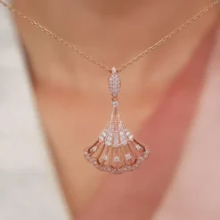 Rose Gold Seashell Pendant With Link Chain