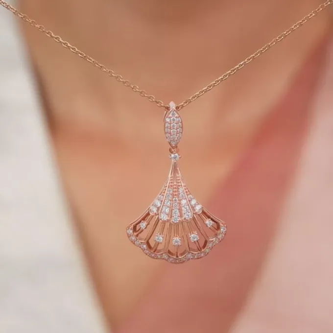 Rose Gold Seashell Pendant With Link Chain
