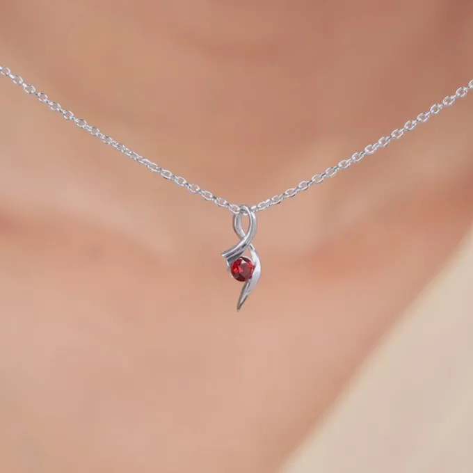Silver Eesha Pendant With Link Chain