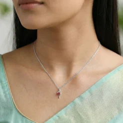 Silver Eesha Pendant With Link Chain