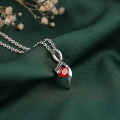 Silver Eesha Pendant With Link Chain