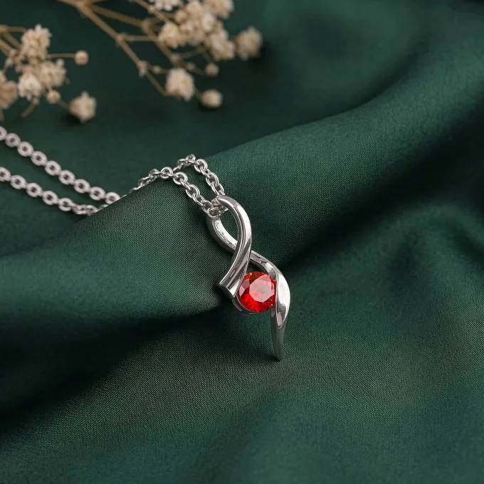 Silver Eesha Pendant With Link Chain
