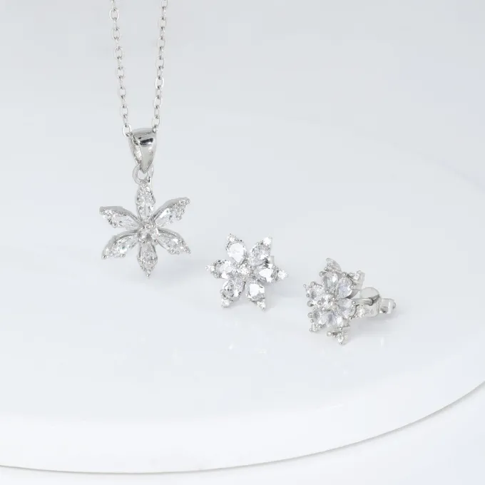 Silver Flowery Snowflake Pendant Set
