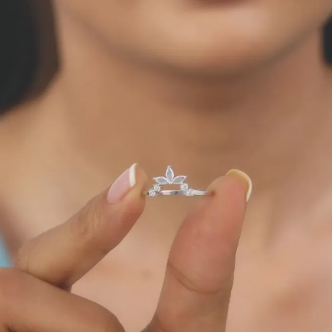 Silver Leafy Vanki Ring