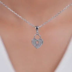 Silver Lovely Key Pendant With Link Chain