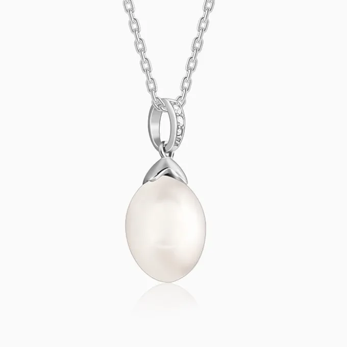 Silver Pearly Hug Pendant with Link Chain