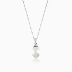 Silver Pearly Hug Pendant with Link Chain