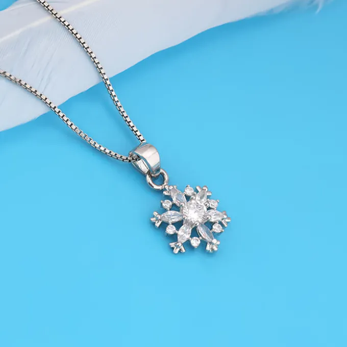 Silver Snowflake Pendant With Box Chain