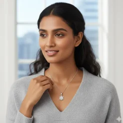 Silver Snowflake Pendant With Box Chain