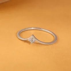 Silver Sparkling V Ring