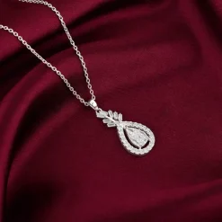 Silver Stark Beauty Pendant With Link Chain