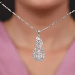 Silver Stark Beauty Pendant With Link Chain