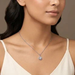 Silver Vibrant Clover Pendant With Link Chain