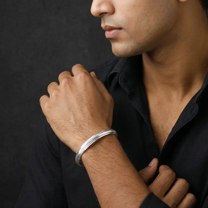 Silver Yash Kada For Him (Size 6.73)