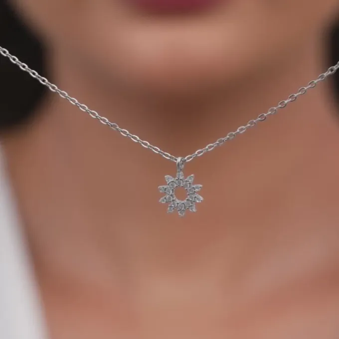 Sliver Sparkling Floral Pendant With Link Chain